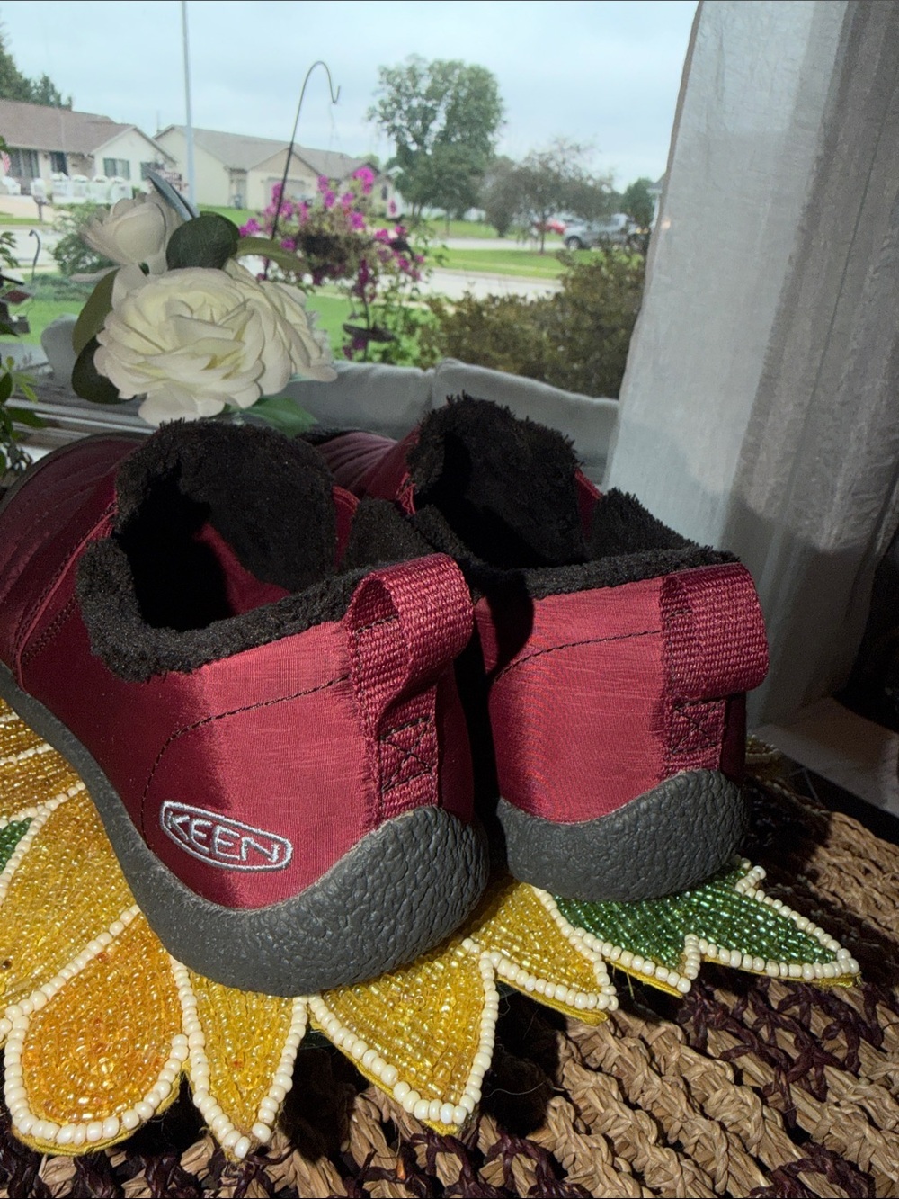 KEEN Women’s Quilted Slip-On in Burgundy Red - Picture 5 of 10